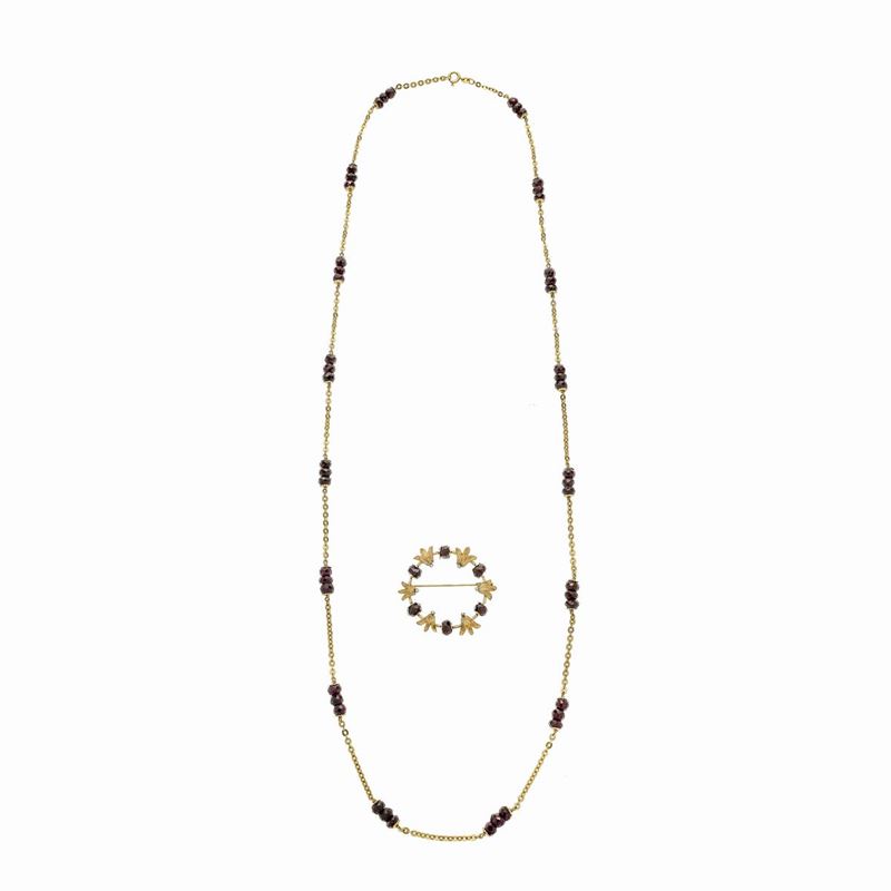 Lunga Collana e Spilla in Oro Giallo e Granato