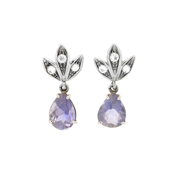 Pair of dangling earrings in white gold, diamonds and iolite