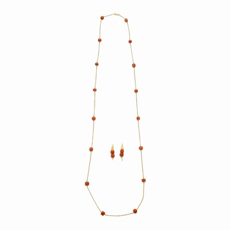Collana e Paio di Orecchini in Oro Giallo e Corallo Rosso