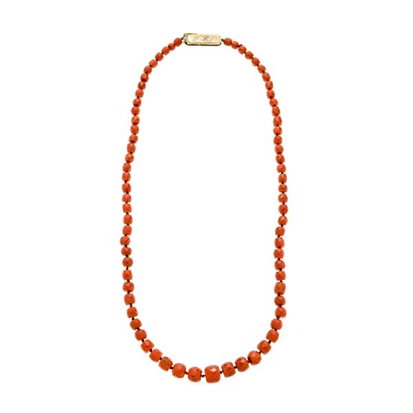 Necklace in red coral and gold 12 kt