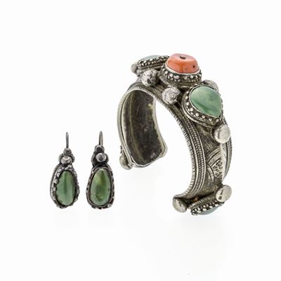 Bracciale e Paio di Orecchini in Argento, Rame, Turchese e Pietre Rosse