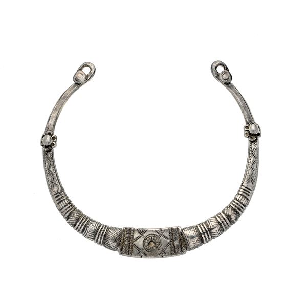 Silver rigid necklace  - Auction Auction of Antique Jewelry, Modern and Watches - Curio - Casa d'aste in Firenze