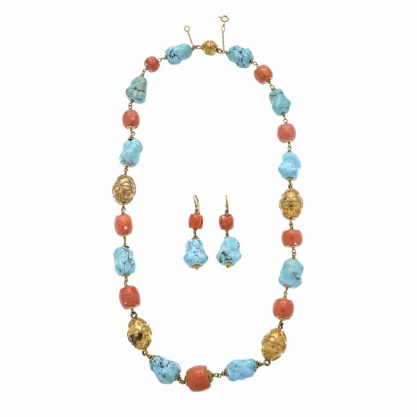 Necklace and pair of earrings in yellow gold, turquoise, coral