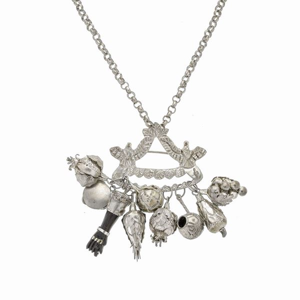 Big pendant with chain