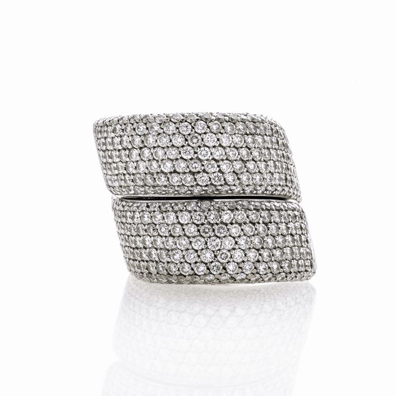 Grande Anello Contrariè in Oro Bianco, Oro Giallo e Diamanti Vhernier