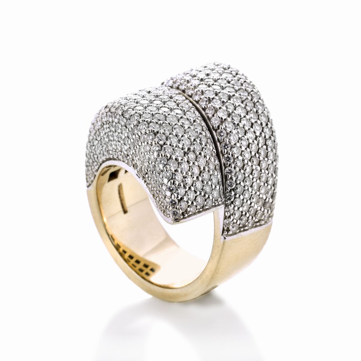 Grande Anello Contrariè in Oro Bianco, Oro Giallo e Diamanti Vhernier