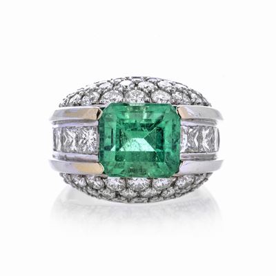 Anello in Oro Bianco, Diamanti e Smeraldo