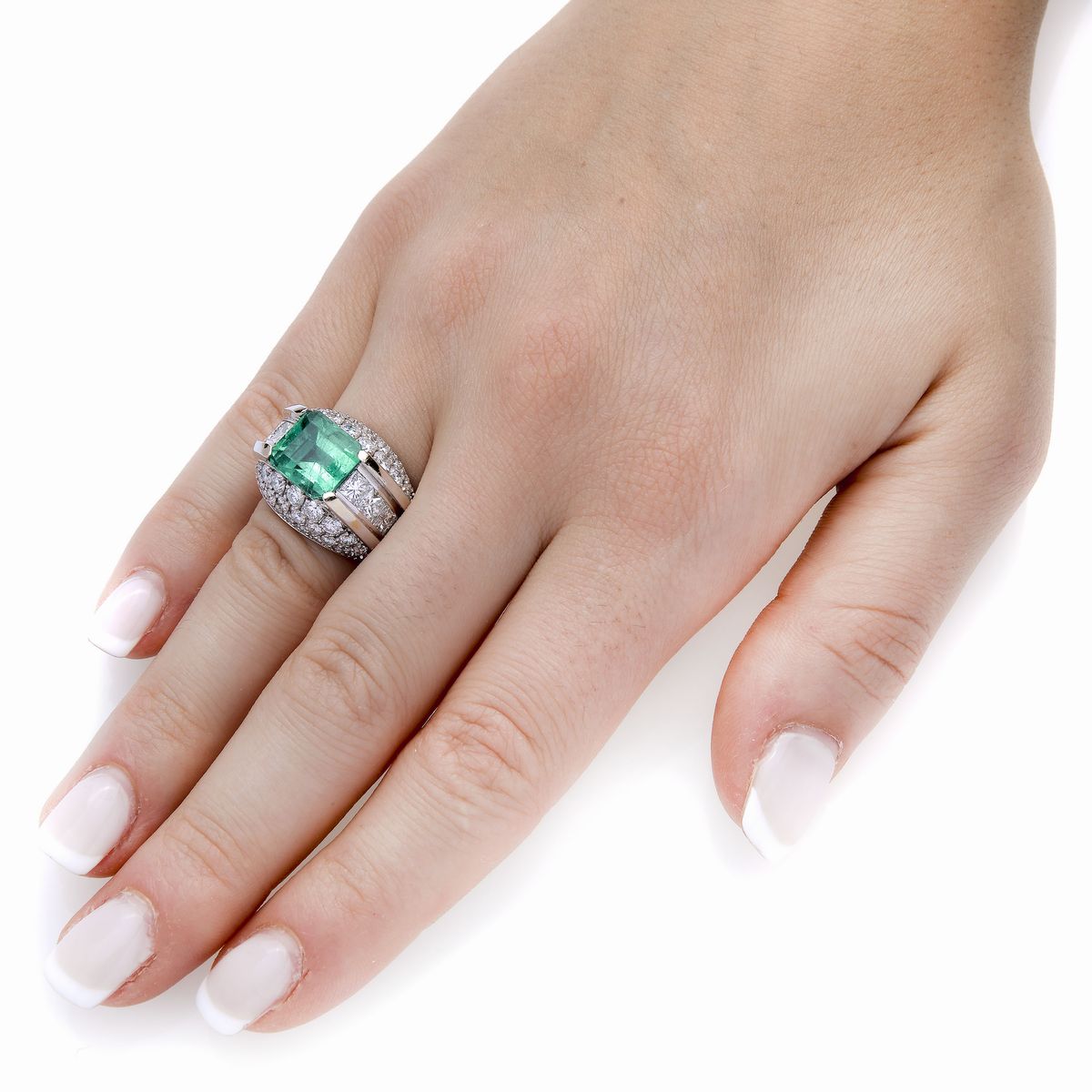Anello in Oro Bianco, Diamanti e Smeraldo