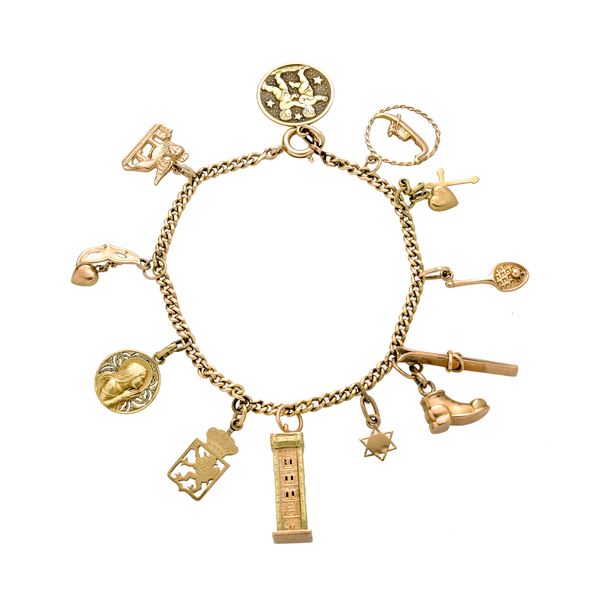Bracelet in yellow gold with charms