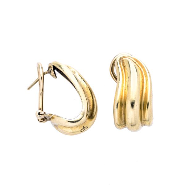 Pair of earrings in yellow gold