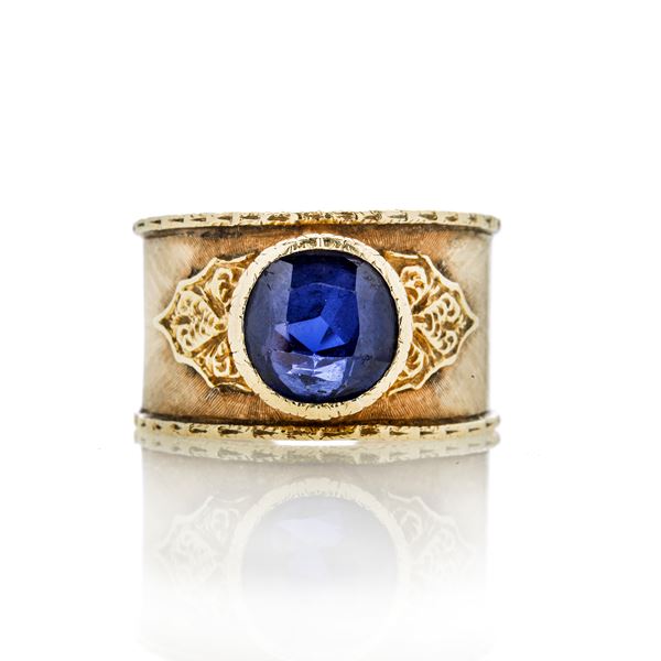 band ring in yellow gold and sapphire
