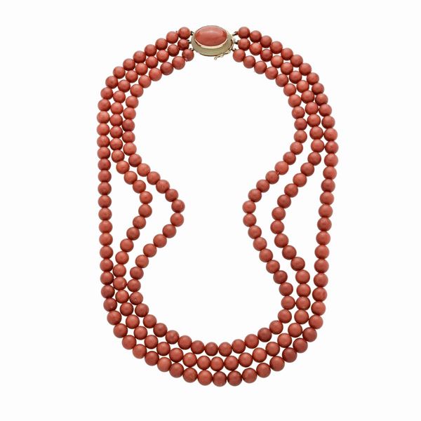 Necklace in red coral and yellow gold
