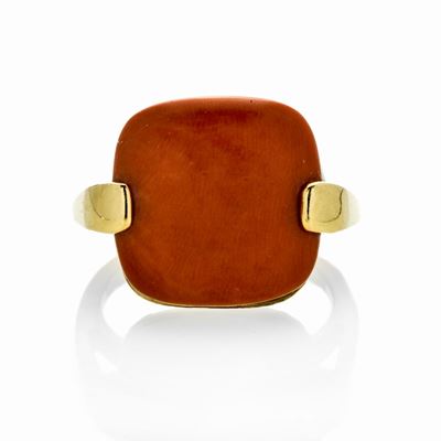Anello in Oro Giallo e Corallo Rosso