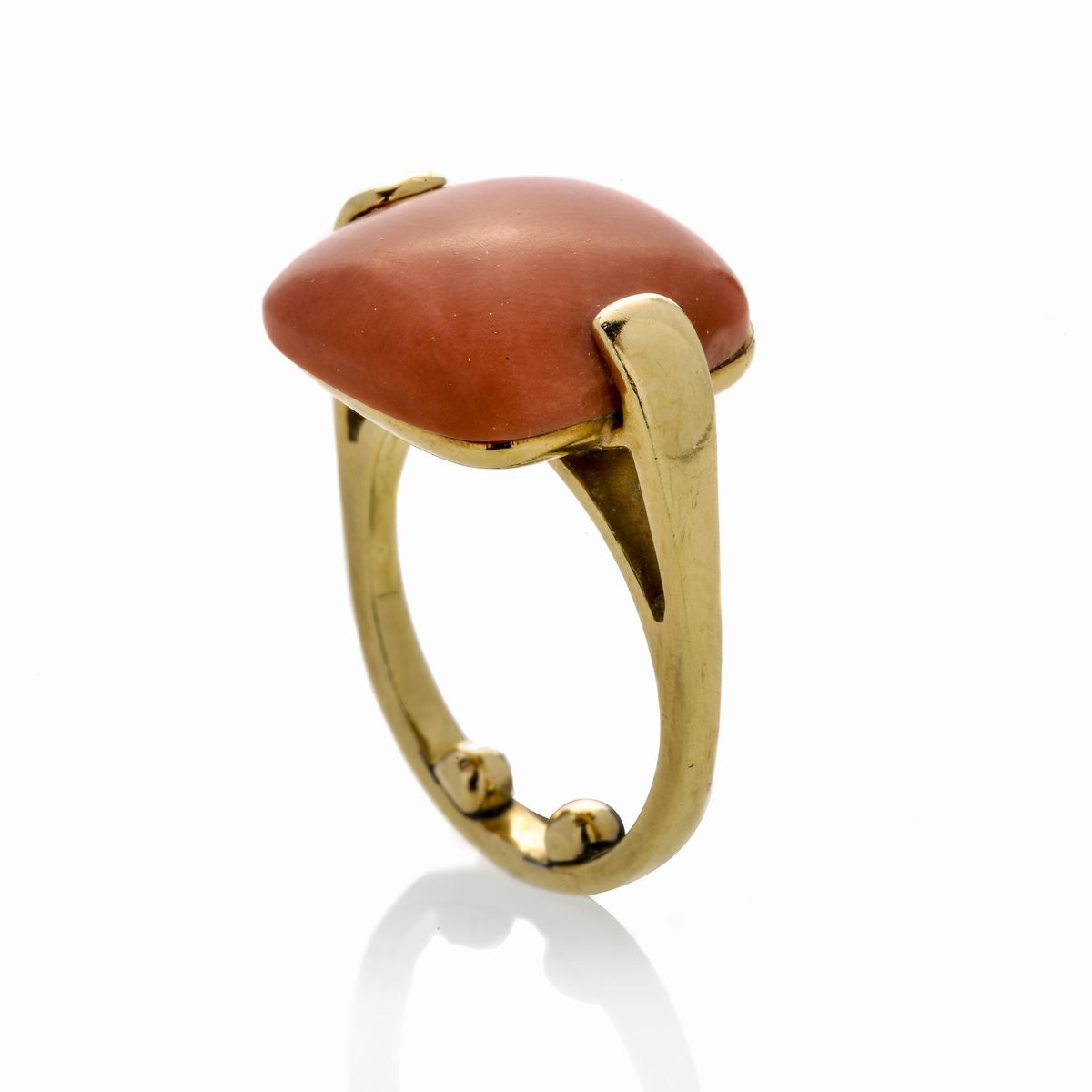 Anello in Oro Giallo e Corallo Rosso