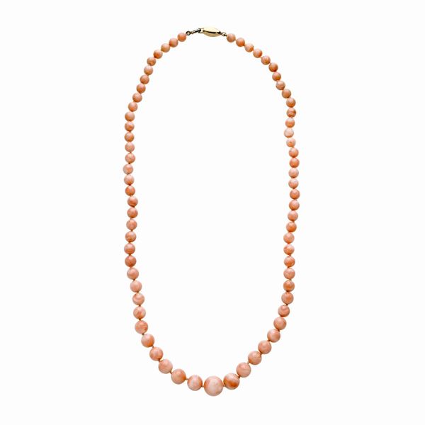Collana in corallo rosa salmone e oro giallo  - Asta Asta di Gioielli, Pietre Preziose e Orologi da una Collezione Veronese - Curio - Casa d'aste in Firenze