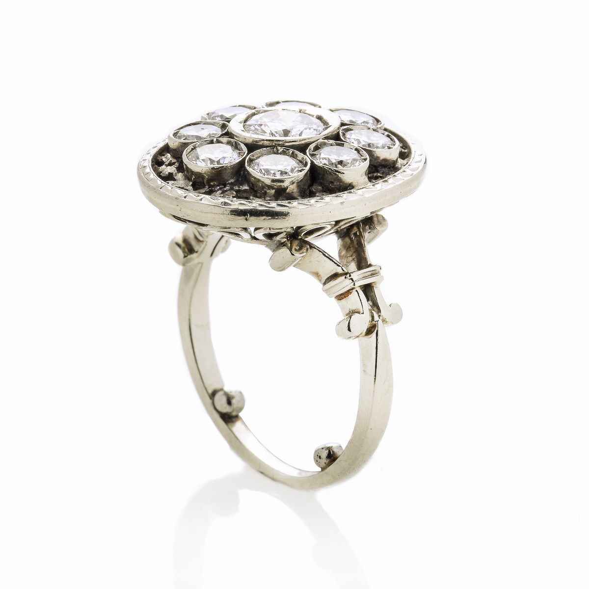 Anello Ovale in Oro Bianco e Diamanti