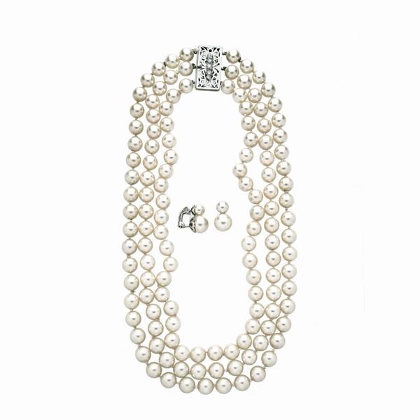 Parure composta da collana e paio di orecchini in perle, oro bianco e diamanti  (Anni Sessanta)  - Asta Asta di Gioielli Antichi, Moderni e Orologi - Curio - Casa d'aste in Firenze