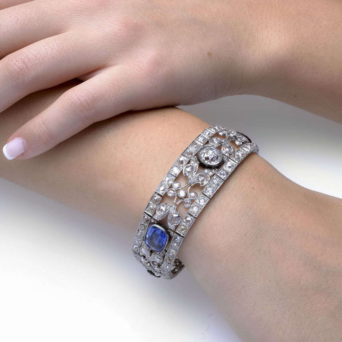 Bracciale in Oro Bianco, Diamanti e Pietre Blu