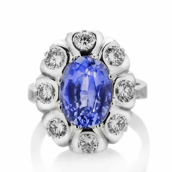 Anello in oro bianco, diamanti e zaffiro