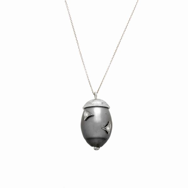Pendente ovale in oro bianco, diamanti e perla Tahiti
