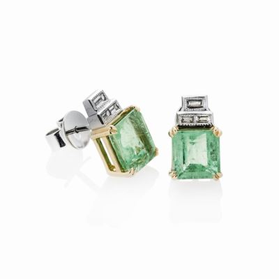Paio di Orecchini a Clips in Oro Bianco, Oro Giallo, Diamanti e Smeraldi
