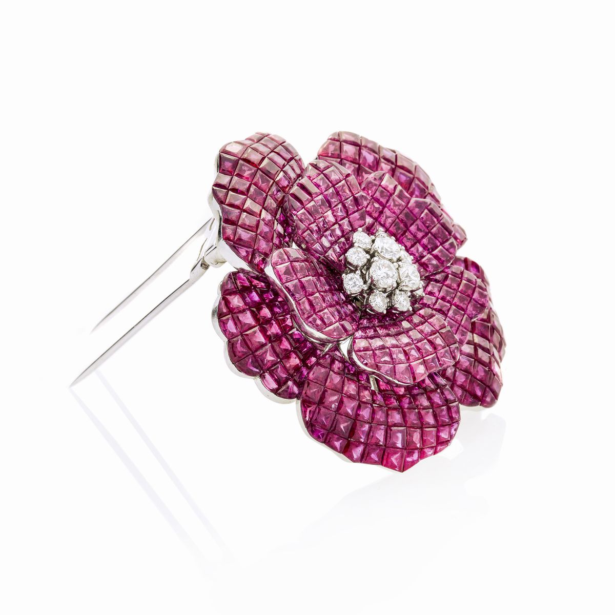 Grande Clip Peonia in Oro Bianco, Diamanti e Pietre Rosse