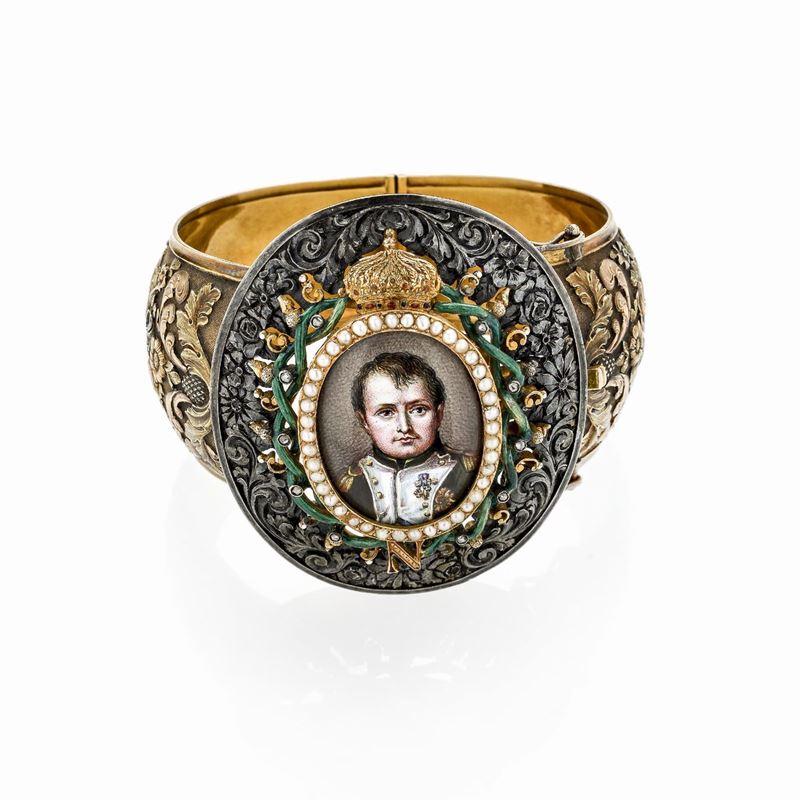 Bracciale in oro giallo, oro a basso titolo, argento, microperle, smalti, diamanti e miniatura