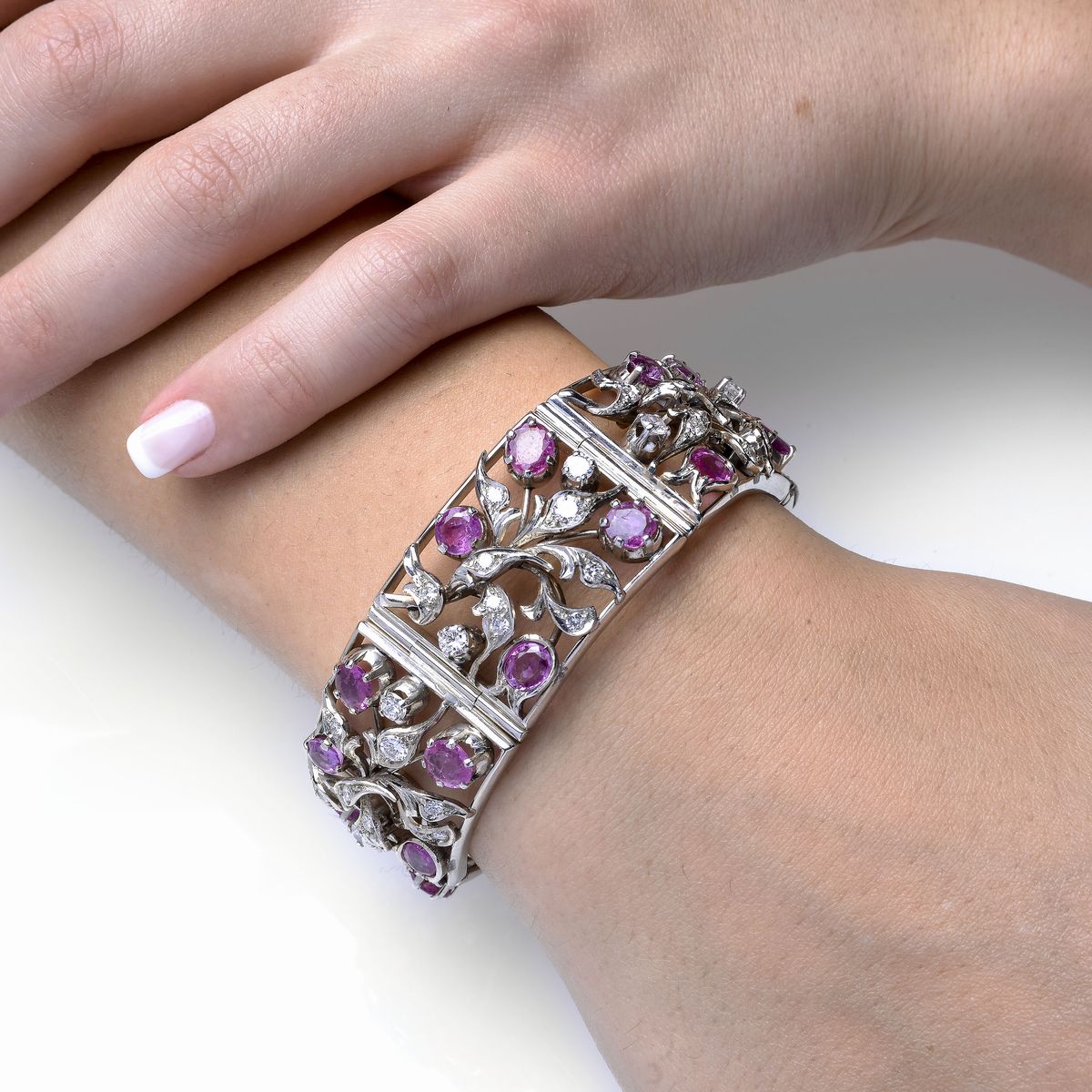 Bracciale in Oro Bianco, Diamanti e Rubini