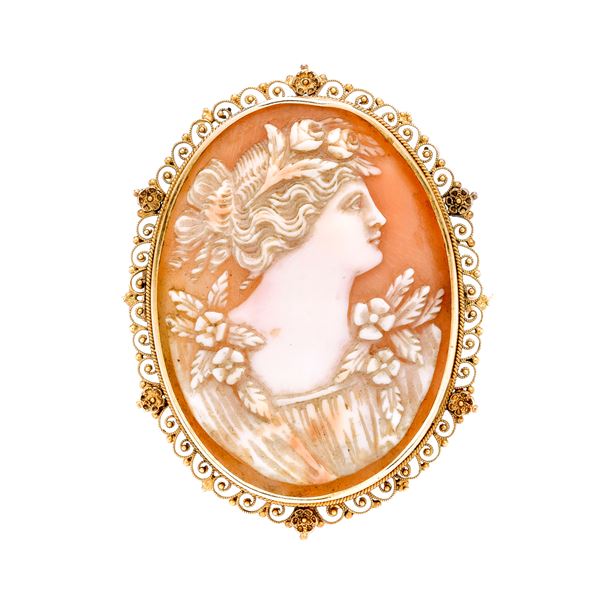 Cameo and yellow gold