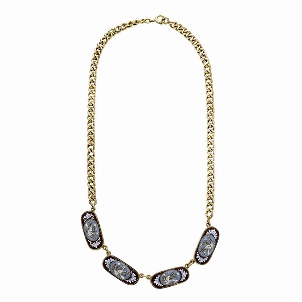 Necklace in yellow gold and micro mosaic with doves  - Auction Jewelery auction, Gemstones and Wristwatches from a Veronese Collection - Curio - Casa d'aste in Firenze
