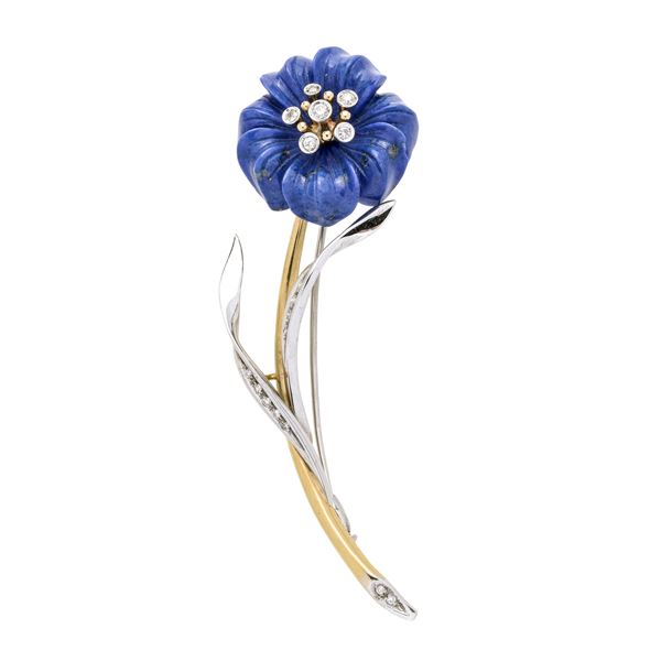 Flower brooch in yellow gold, white gold, diamonds and lapis lazuli  - Auction Jewelery auction, Gemstones and Wristwatches from a Veronese Collection - Curio - Casa d'aste in Firenze