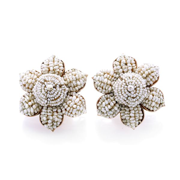 Pair of clip-on earrings in low-title gold and micropearls, F.lli De Maria