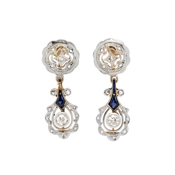 Pair of dangling earrings in white gold, yellow gold, sapphires and diamonds