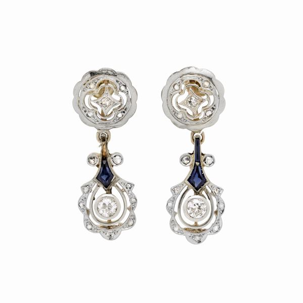 Pair of dangling earrings in white gold, yellow gold, sapphires and diamonds