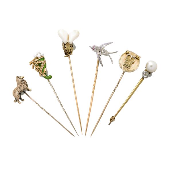 Lot of six tie pins in yellow gold, low-grade gold, diamonds, pearls, enamel and stones  - Auction Jewelery auction, Gemstones and Wristwatches from a Veronese Collection - Curio - Casa d'aste in Firenze