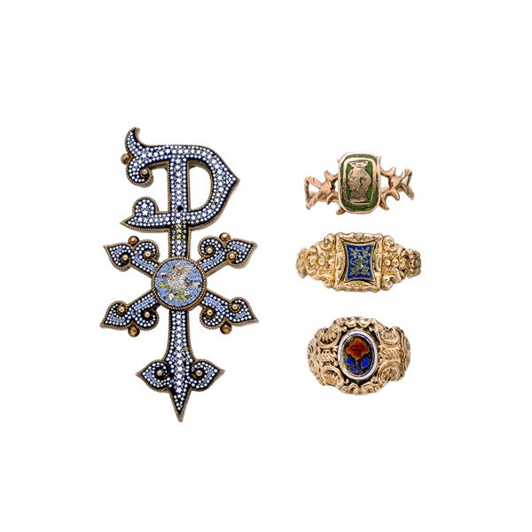 Lot: chrismon brooch in gold with low title, micromosaic and three rings  - Auction Jewelery auction, Gemstones and Wristwatches from a Veronese Collection - Curio - Casa d'aste in Firenze