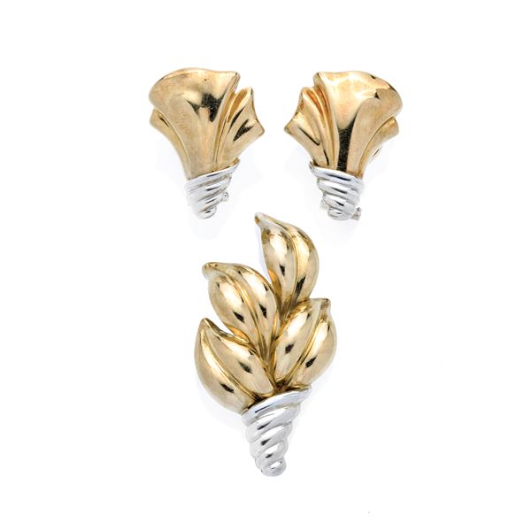 Set with brooch and pair of earrings in yellow and white gold