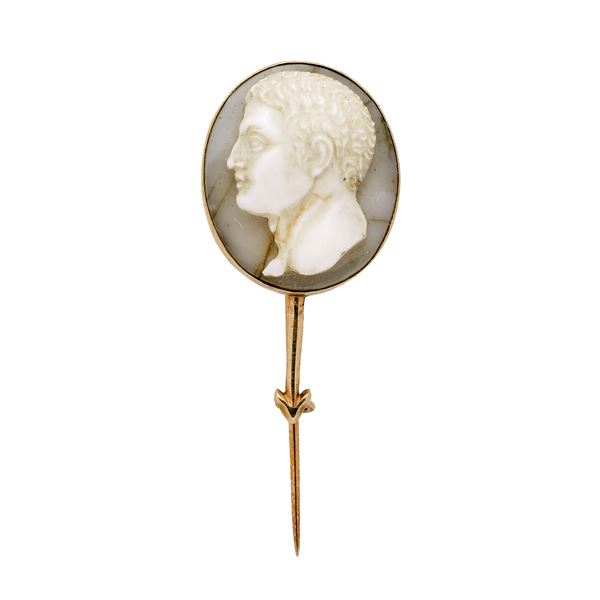 Tie brooch with cameo in low title gold