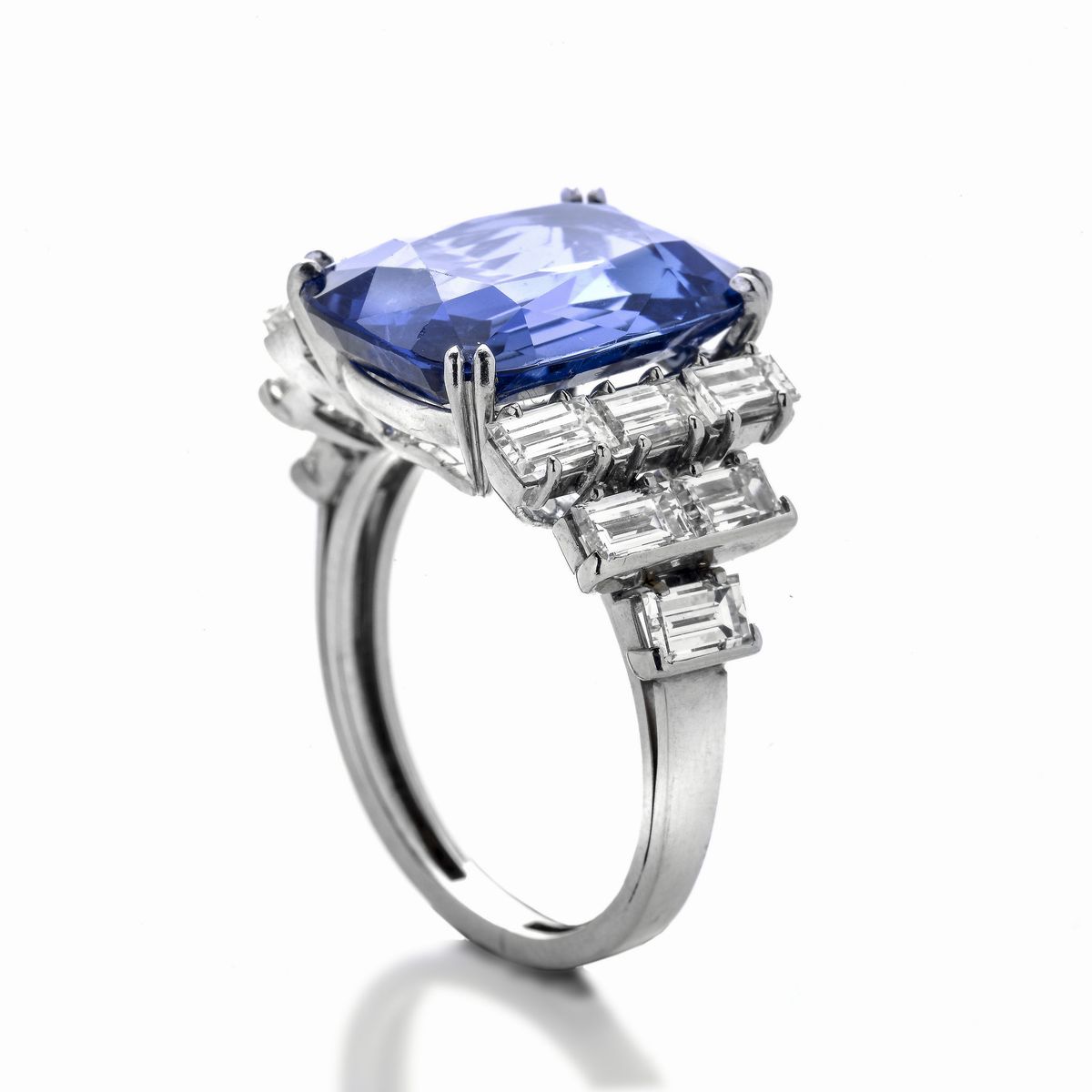 Anello in Oro Bianco, Diamanti e Zaffiro Burma Naturale