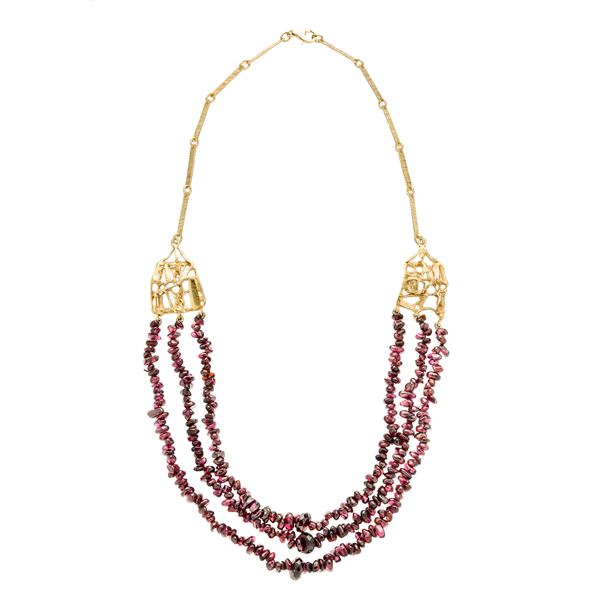 Collier in yellow gold and garnets