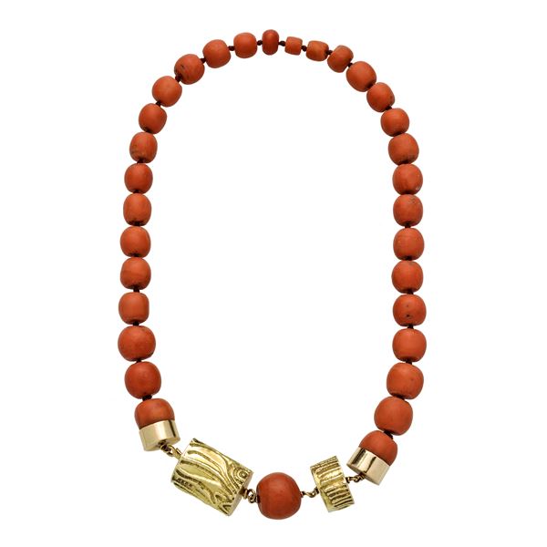 Necklace in red coral and yellow gold  - Auction Jewelery auction, Gemstones and Wristwatches from a Veronese Collection - Curio - Casa d'aste in Firenze