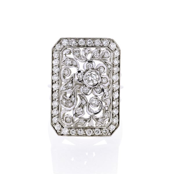 Ring in white gold and diamonds