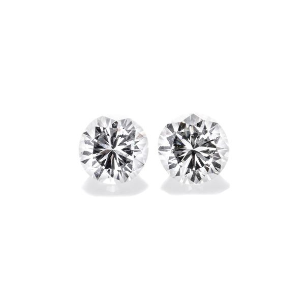 Lot: two brilliant-cut diamonds of 0.56 ct and white gold ring setting