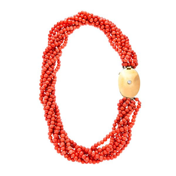 Necklace in red coral, yellow gold and diamonds  - Auction Auction of Antique Jewelry, Modern and Wristwatch - Curio - Casa d'aste in Firenze