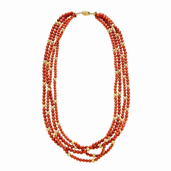 Necklace in red coral and yellow gold