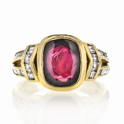 Anello in Oro Giallo, Diamanti e Rubino