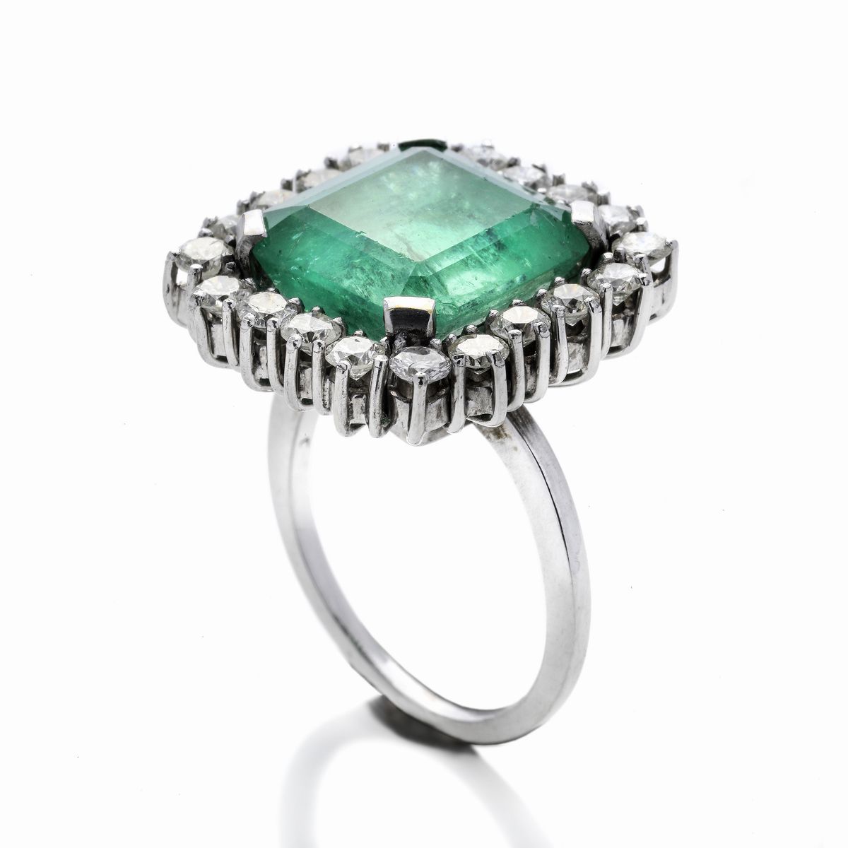 Anello in Oro Bianco, Diamanti e Smeraldo