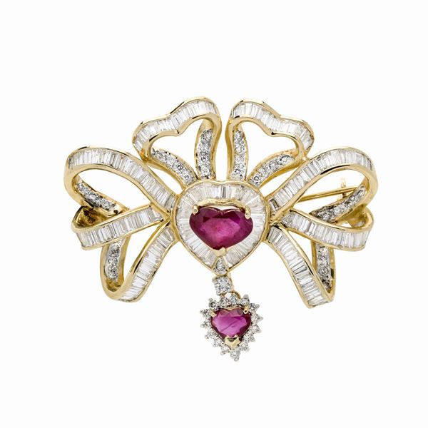 Brooch in yellow gold, diamonds and rubies