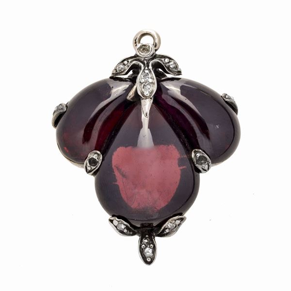 Gold pendant in low title, silver, diamonds and garnets