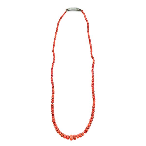 Necklace in red coral and silver